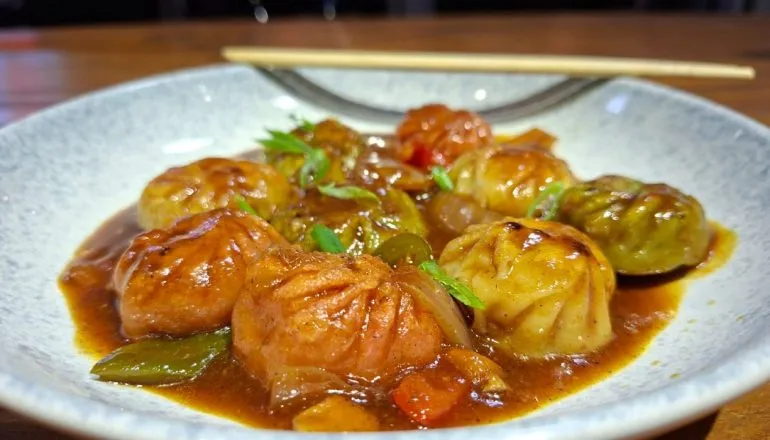 Restaurante nepalês em Curitiba tem sabor e sai do óbvio por R$ 30