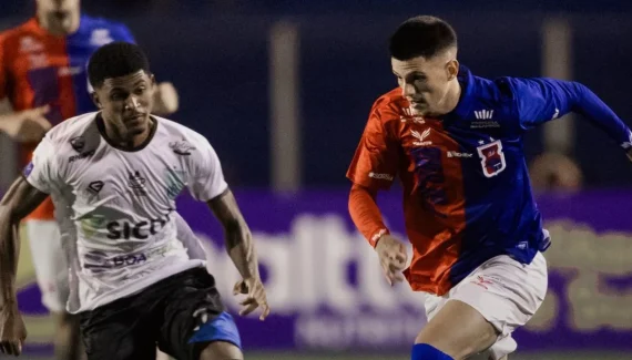 Artilheiro decide e garante a festa da torcida do Paraná Clube na estreia da Segunda Divisão