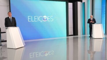 Candidatos no estúdio do debate, na TV Globo