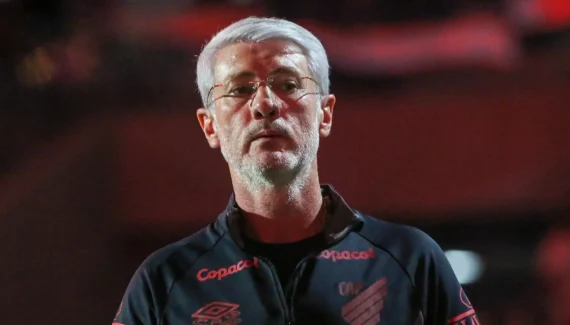 Odair dedica goleada do Athletico a diretor demitido por Petraglia