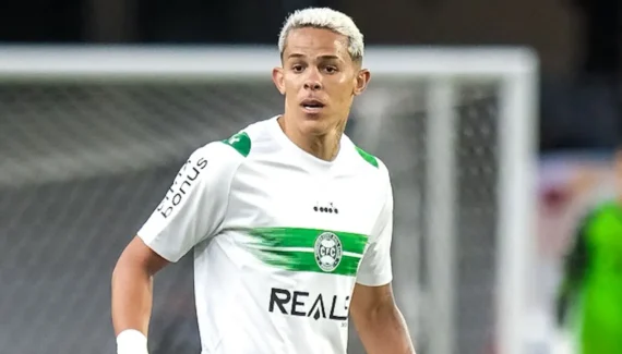 Pai de volante do Coritiba viraliza com forte desabafo