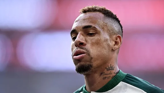 Com novo expulso, Coritiba é atropelado pelo Flamengo no Brasileirão
