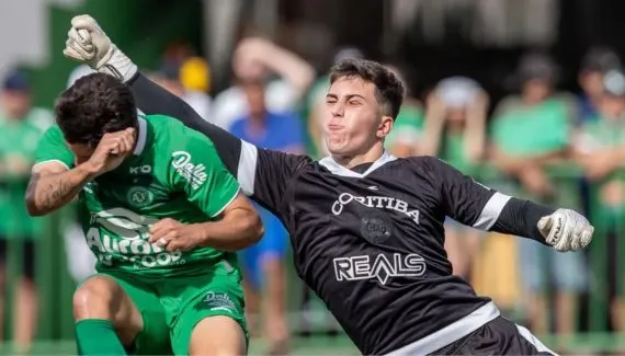 Goleiro se recupera de lesão e aumenta a disputa no Coritiba