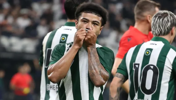 Destaque do Coritiba, Lucas Ronier vai alcançar marca histórica contra o Vasco