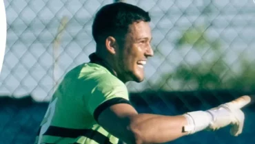 Goleiro do Coritiba marca gol de tiro de meta e salva contra o Cianorte