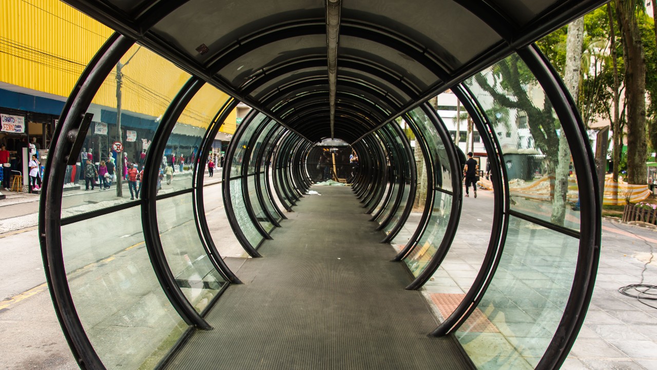Ícones de Curitiba, estações-tubo ganham decoração especial para as festas  de fim de ano - Portal do Servidor de Curitiba