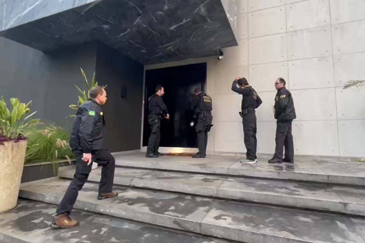 Imagem mostra ação da PF na casa do Sheik dos Bitcoins, em Curitiba