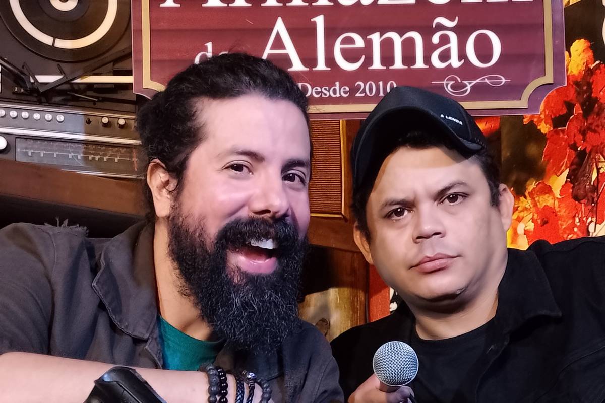 Imagem mostra os comediantes Emerson Ceará e Eduardo Jericó