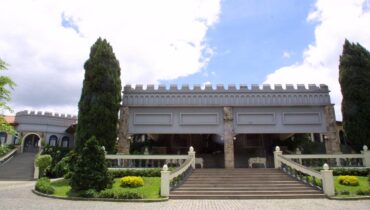 Fachada do restaurante Dom Antônio, em Curitiba