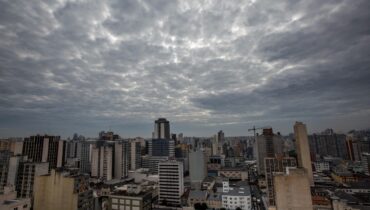 Céu nublado em Curitiba