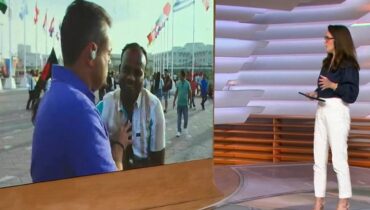 Imagem mostra Erick Faria dando empurrão em torcedor ao vivo.