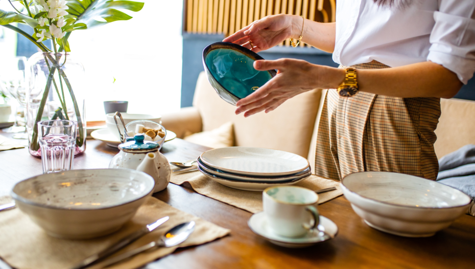 Aprenda como fazer uma mesa posta maravilhosa e surpreender seus convidados | Foto: Shutterstock