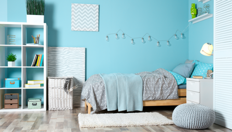 A cor azul ajuda na qualidade do sono, por isso é ideal para ser usada em quartos | Foto: Shutterstock