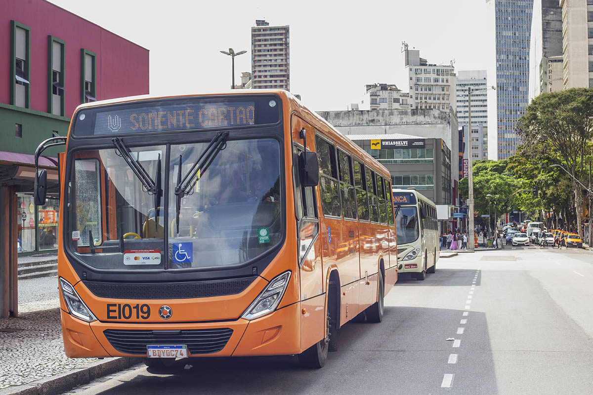 Linhas de ônibus terão reforço com o jogo do Brasil na Copa nesta