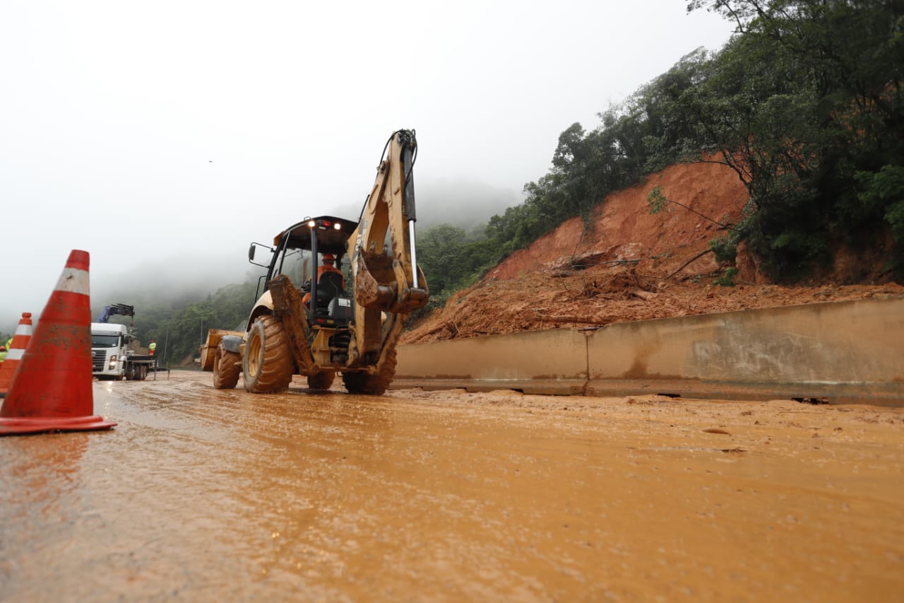 Operação de resgate na BR-376