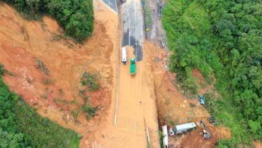 Lama na pista da BR-376