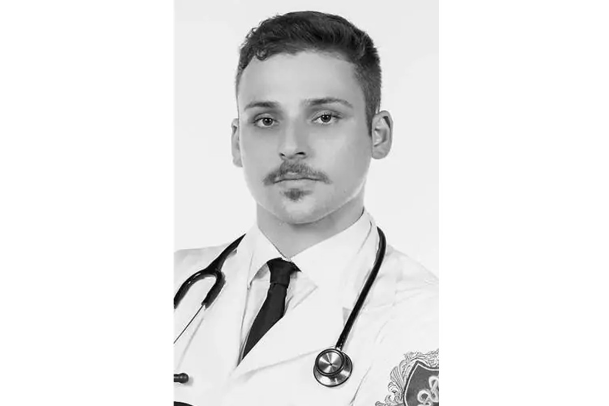 Imagem mostra Samuel, que caiu ao desequilibrar quando se apoiava em uma varanda para tirar uma foto