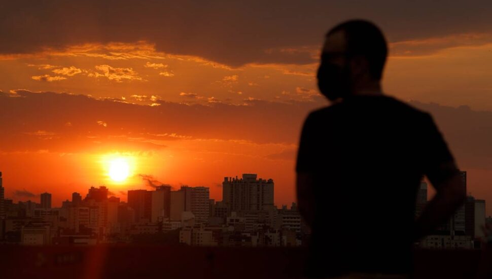 Imagem mostra o sol em Curitiba
