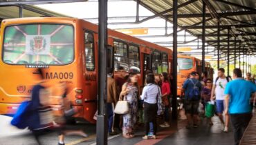 terminal de ônibus em Curitiba