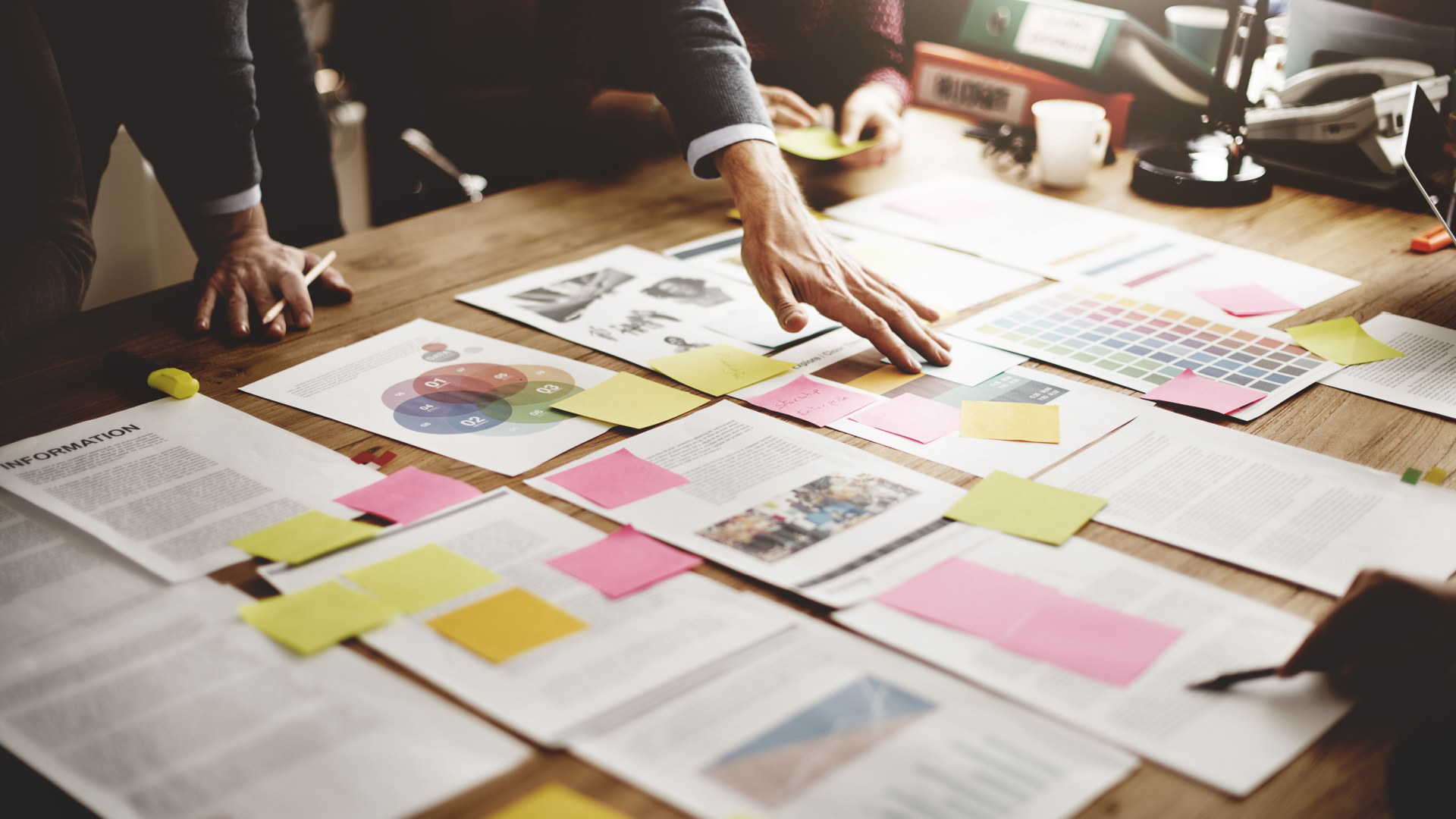 Comprar imóvel é burocrático, mas a ajuda de um especialista e algumas dicas tornam o processo mais simples | Foto: Shutterstock