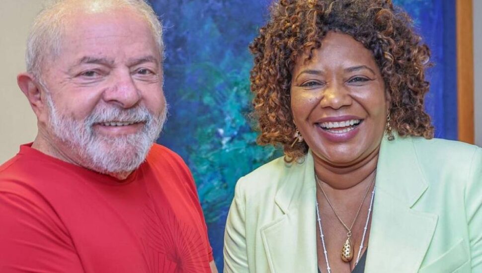 Imagem mostra Lula e Margareth Menezes