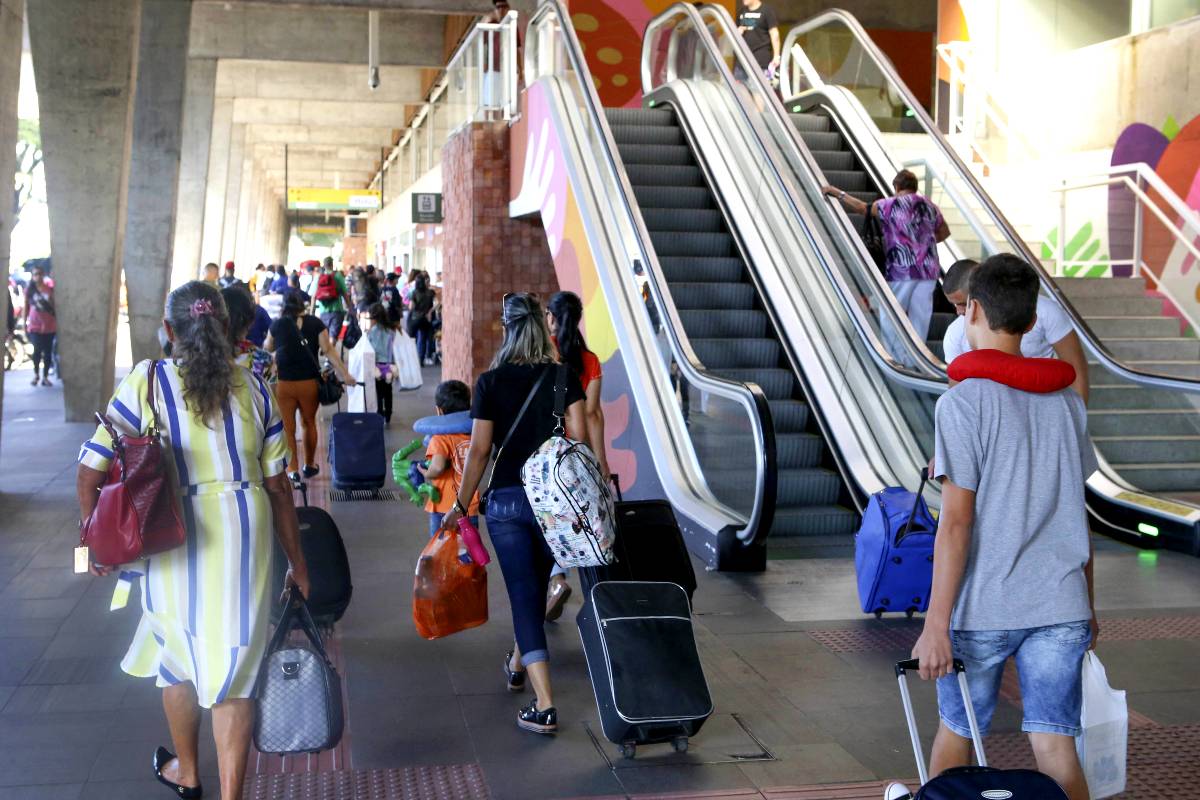 Imagem mostra a rodoviária de Curitiba.