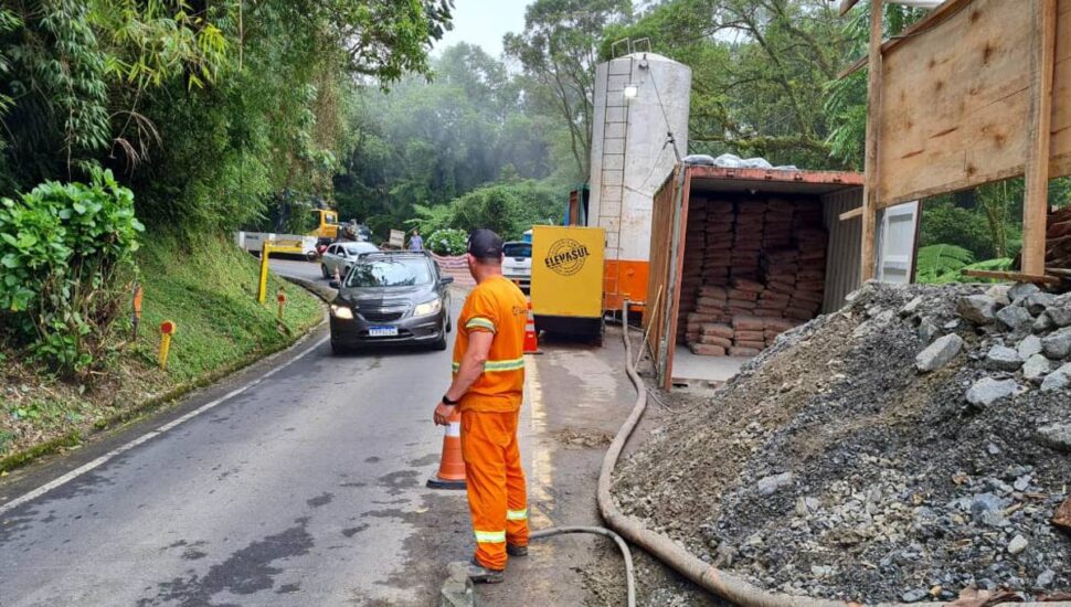 imagem mostra obra na Estrada da Graciosa