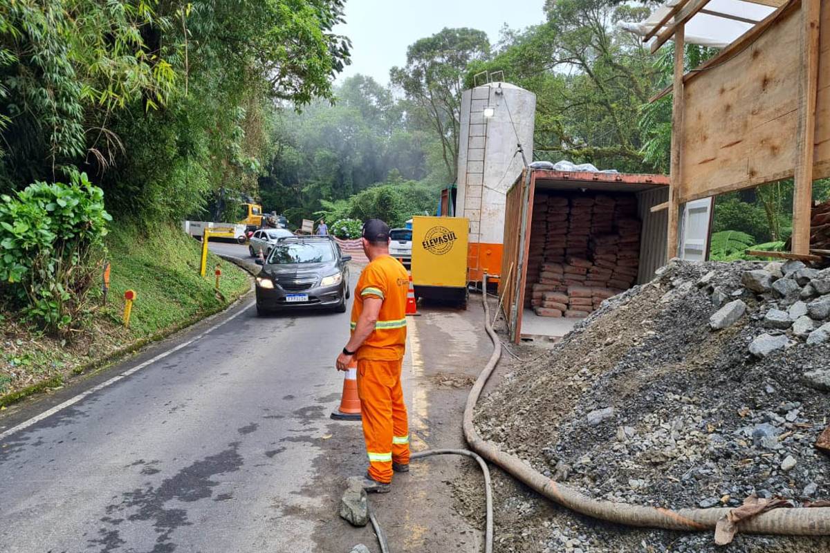 imagem mostra obra na Estrada da Graciosa