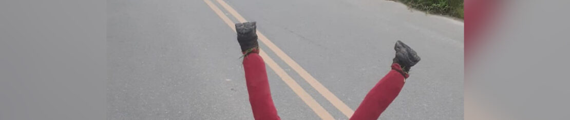 boneco no meio de rua em paranaguá pr