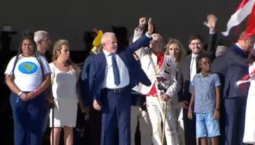 Entrega faixa de Lula
