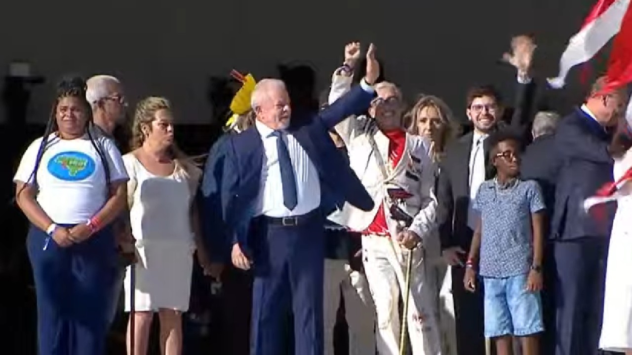 Entrega faixa de Lula