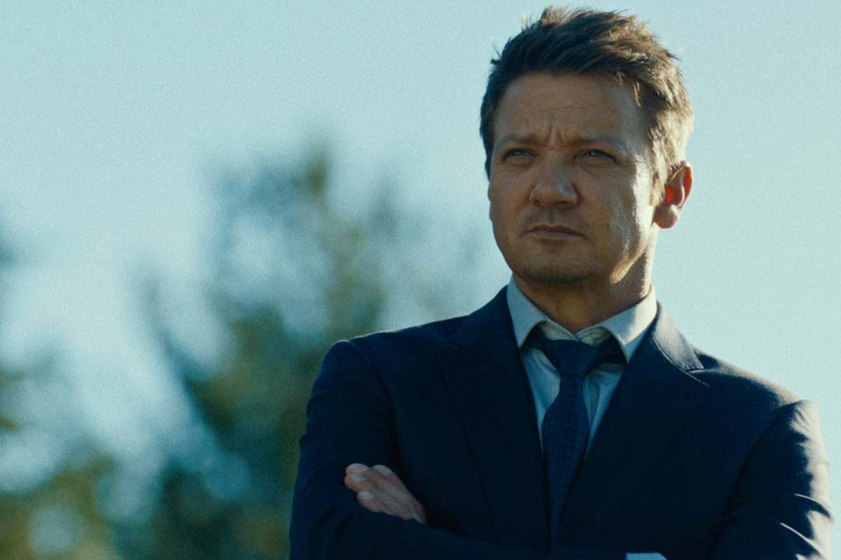 Imagem mostra Jeremy Renner, que sofreu um grave acidente