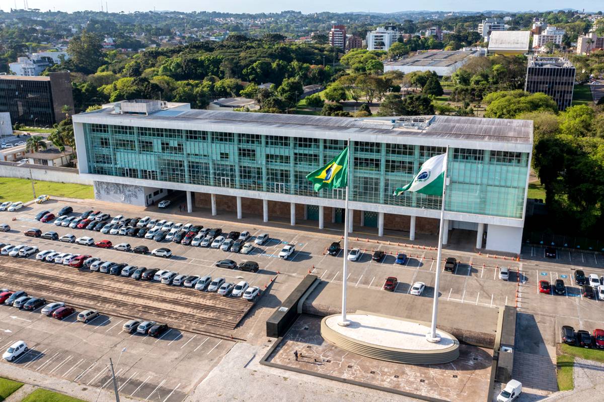 Imagem mostra o Palácio Iguaçu, sede do Governo do Paraná.