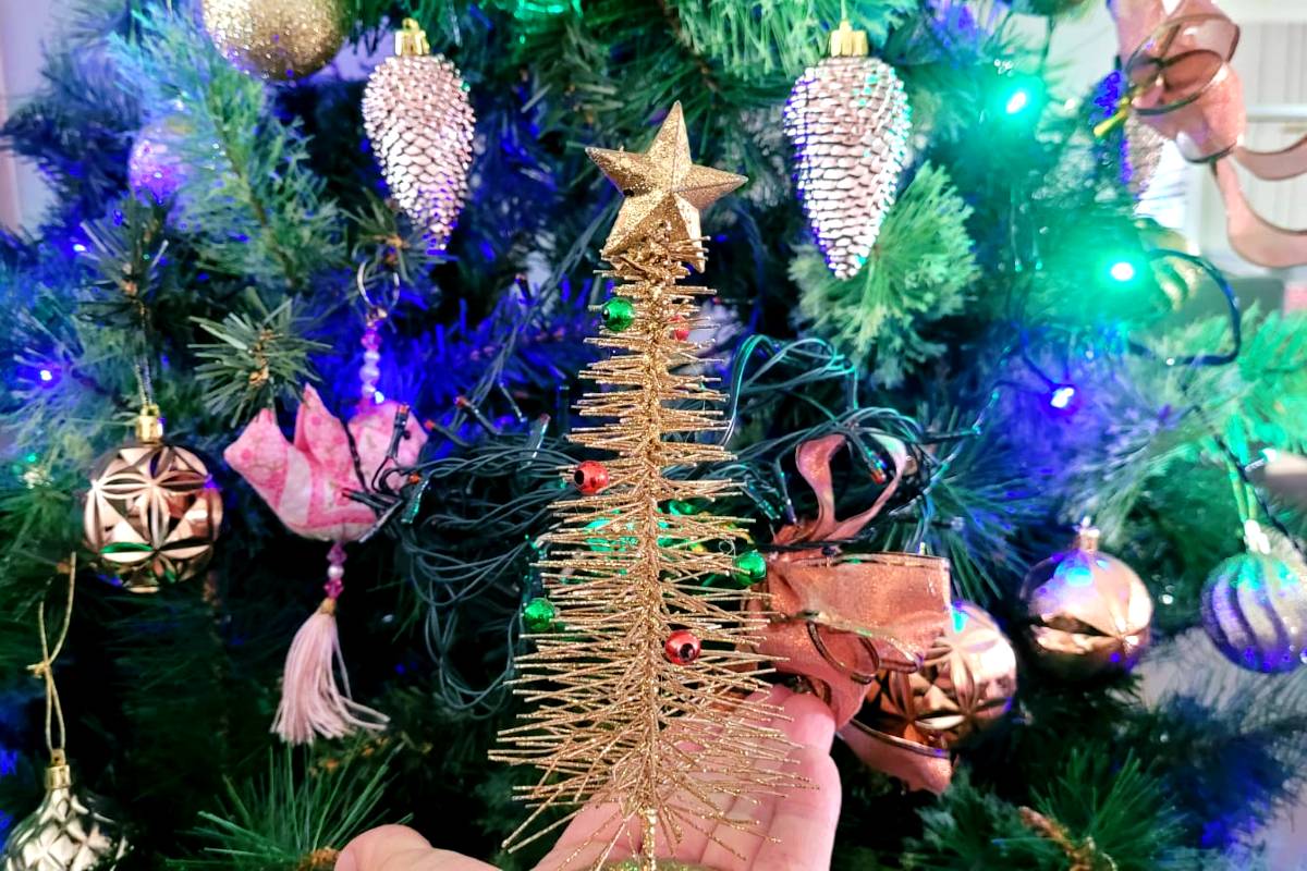 Imagem mostra uma decoração de Natal que deve ser desmontada nesta sexta-feira, Dia de Reis