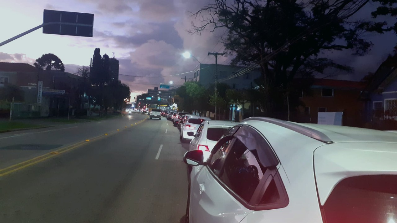 fila de carros nas merces