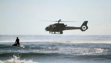 Helicóptero em resgate de afogamento no Litoral do Paraná