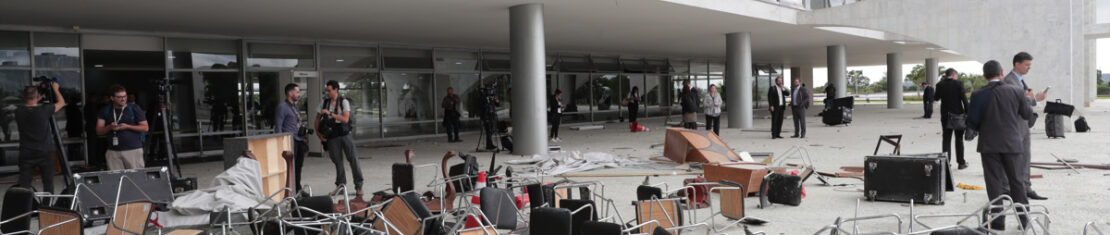 Móveis e prédio depredados no Palácio do Planalto