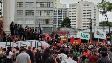 Protesto contra ato golpista Curitiba