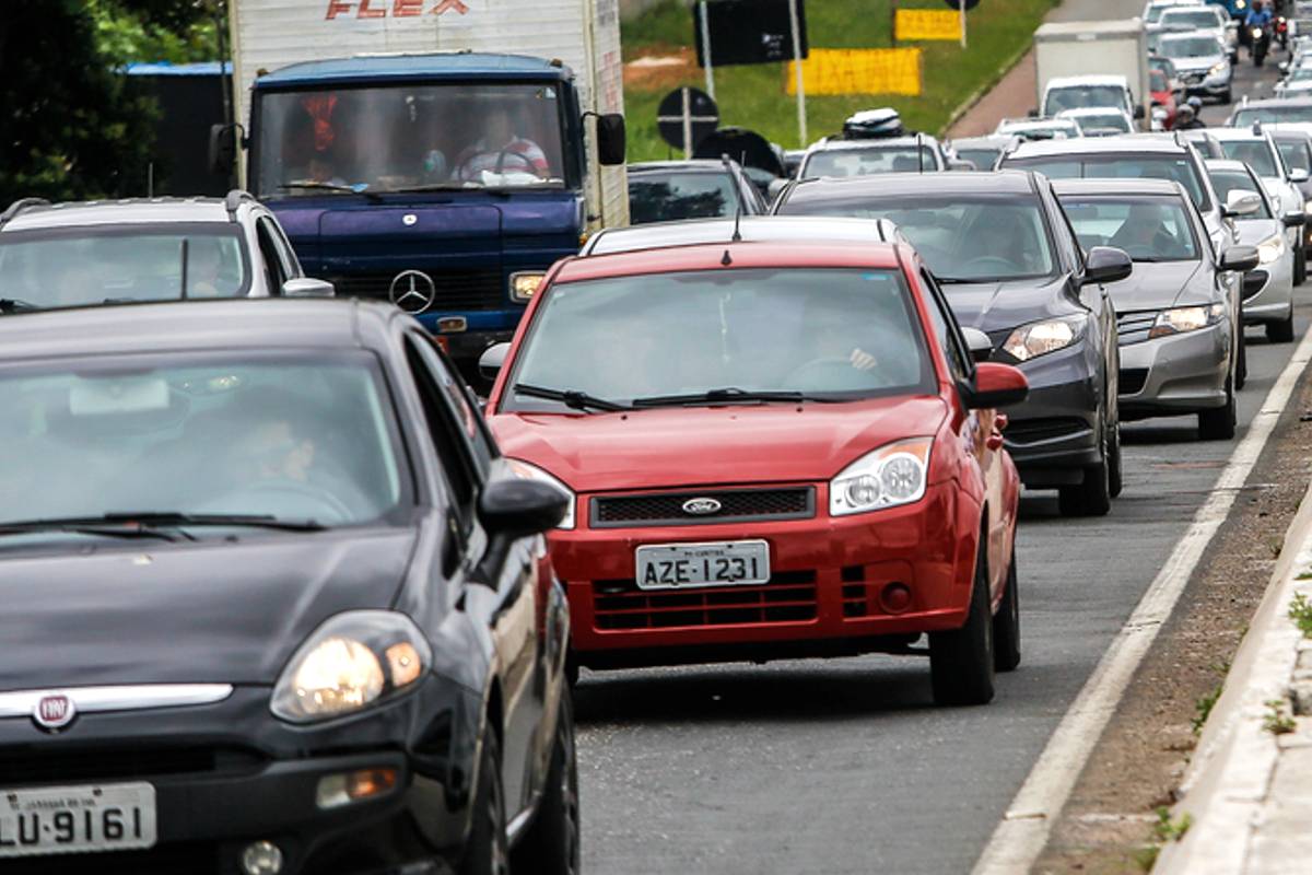 Imagem mostra o Fluxo intenso na BR-376