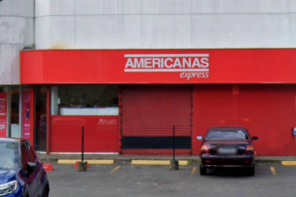 Imagem mostra uma das lojas de Curitiba das Americanas que estão fechadas