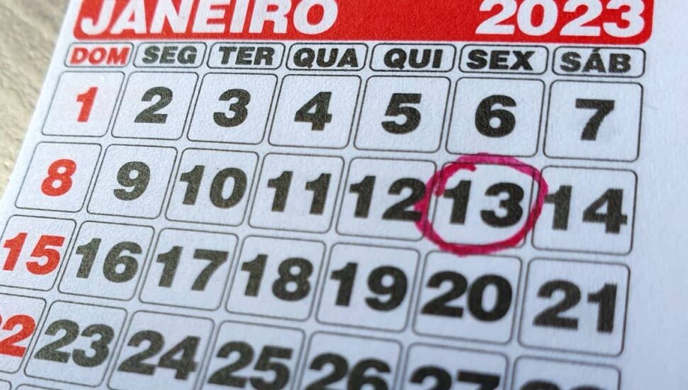 Imagem mostra o calendário de janeiro com a primeira sexta-feira 13 do ano.