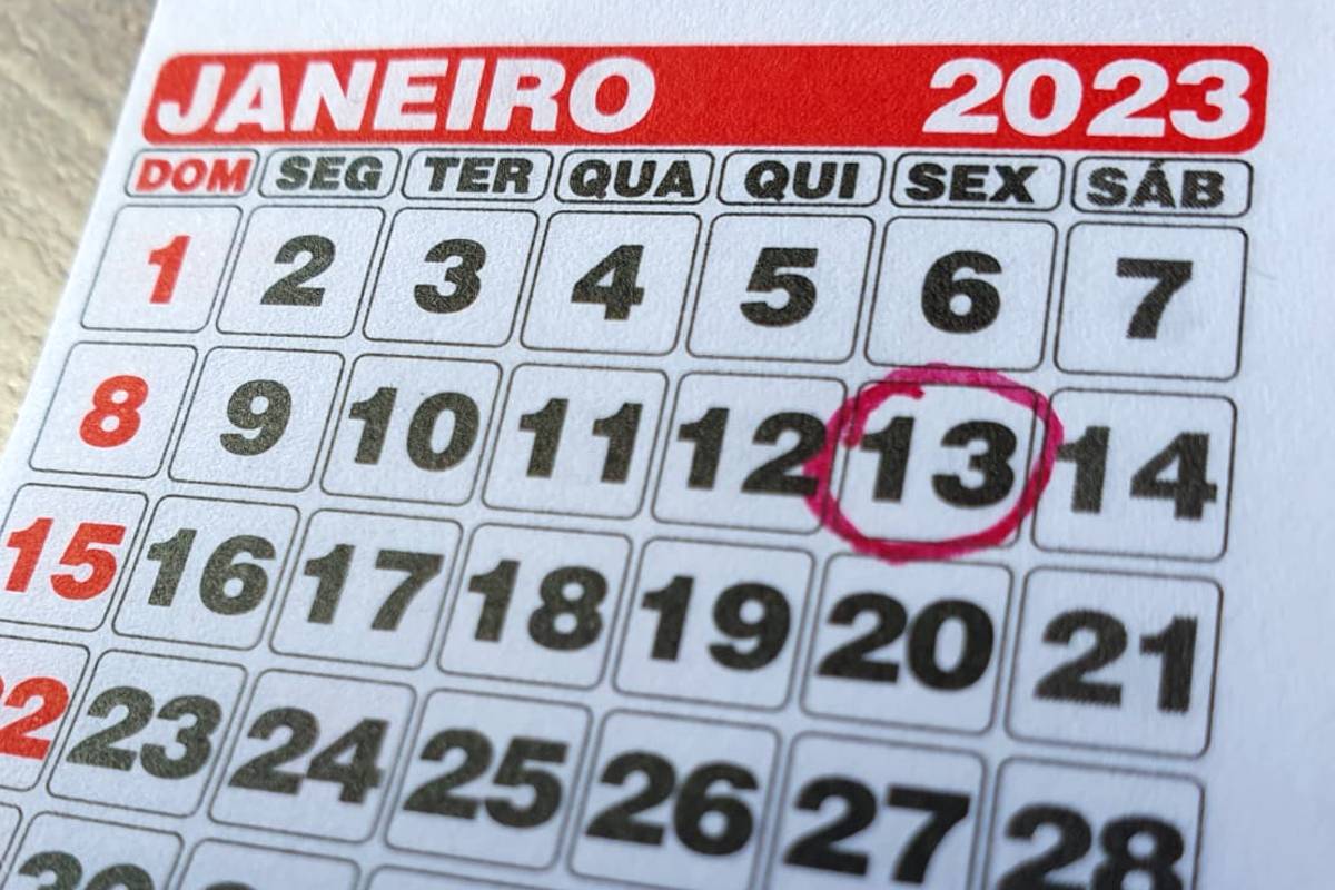 Imagem mostra o calendário de janeiro com a primeira sexta-feira 13 do ano.