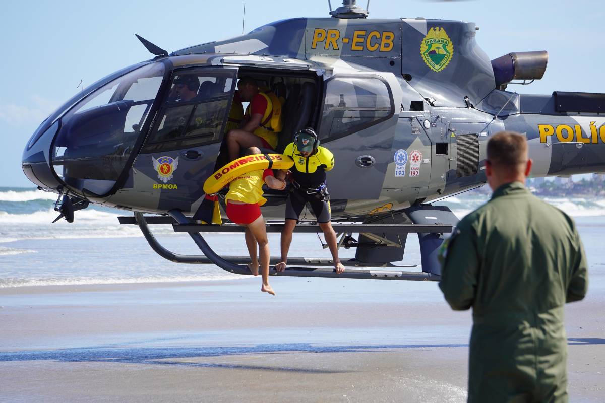 Imagem mostra equipe de salvamento do BPMOA.