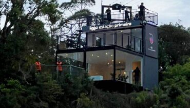 Flagra mostra o lounge construído na Pedreira Paulo Leminsky, em Curitiba