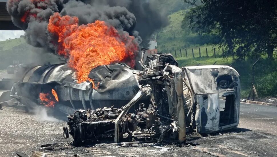 caminhao tanque acidente