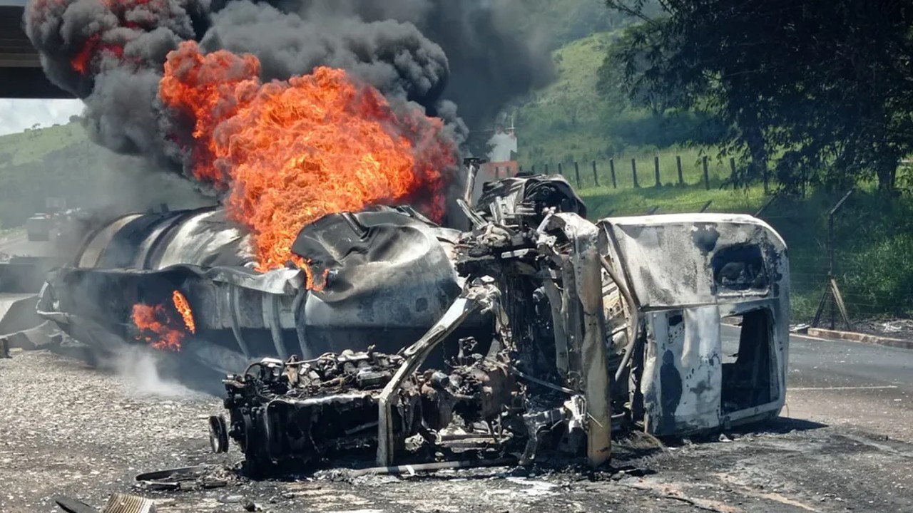 caminhao tanque acidente