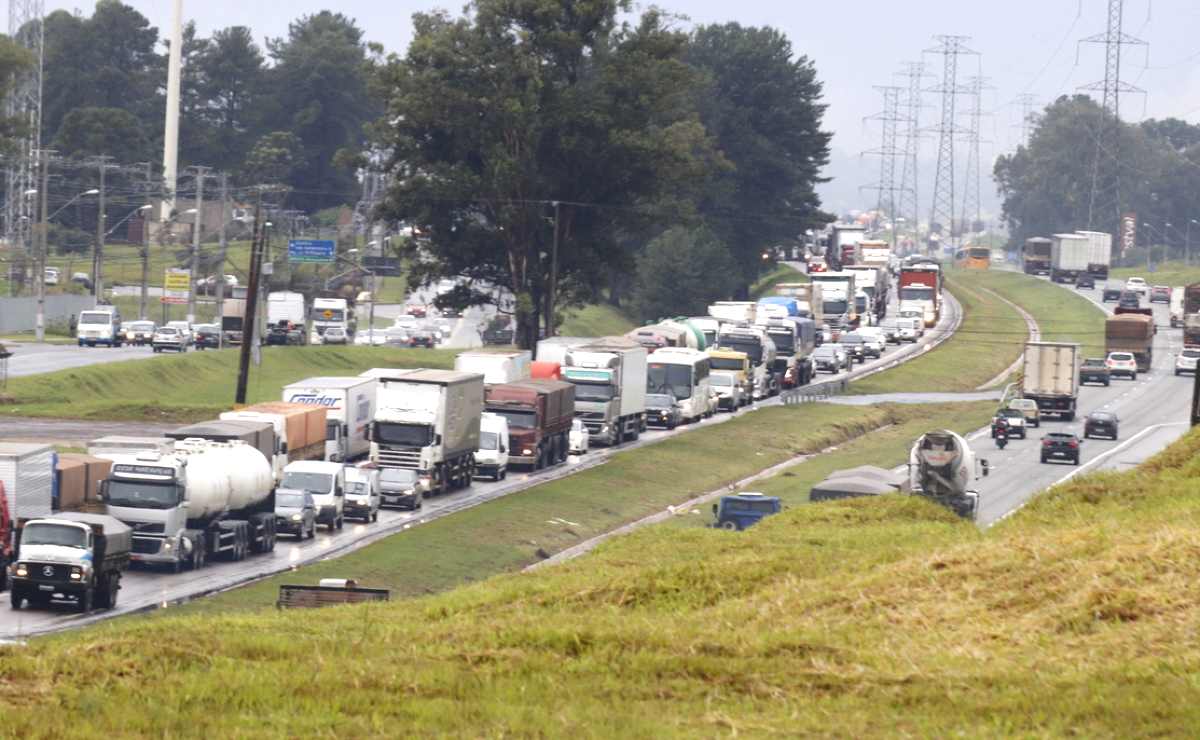 Congestionamento no Contorno Sul de Curitiba é constante