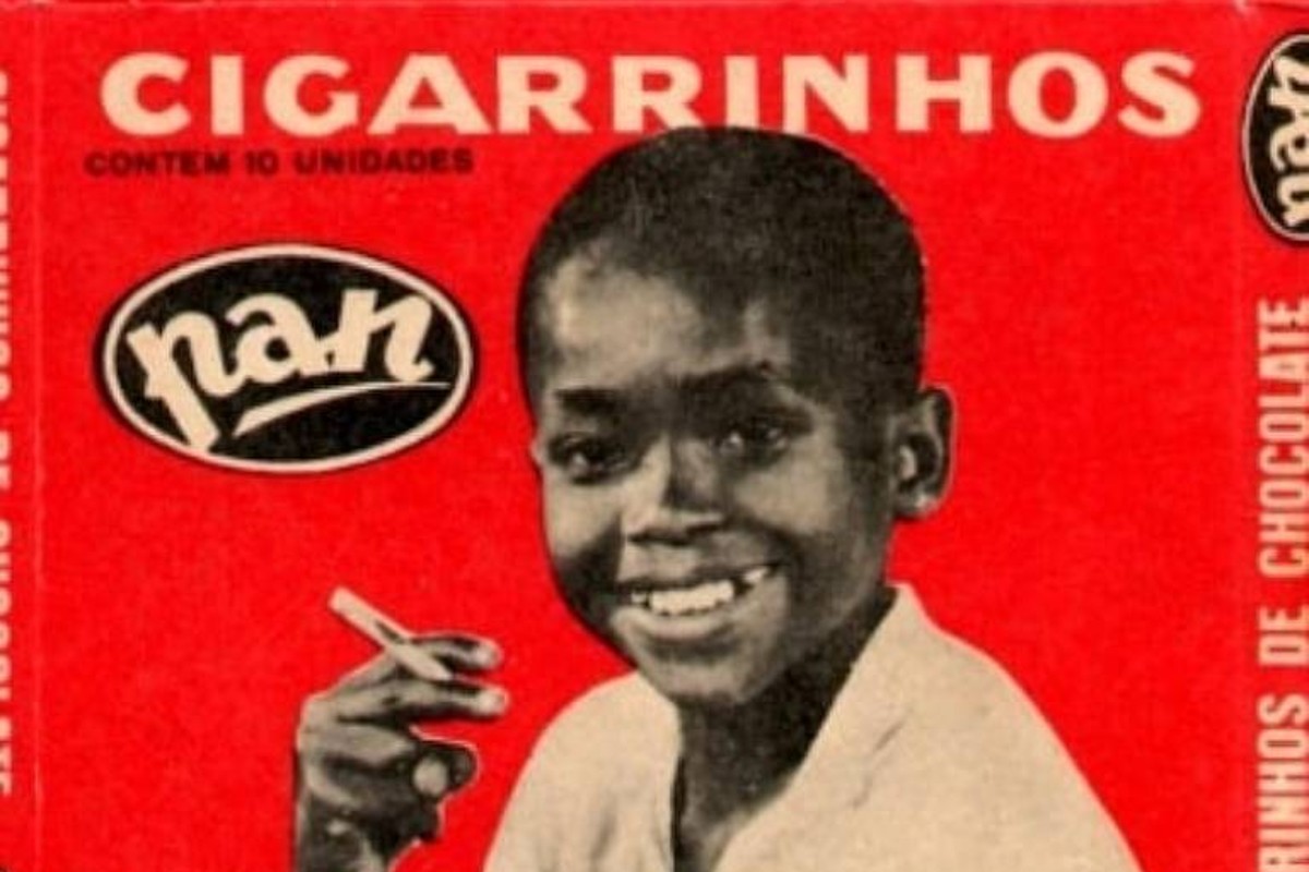 Caixa de 'cigarrinhos' de chocolate