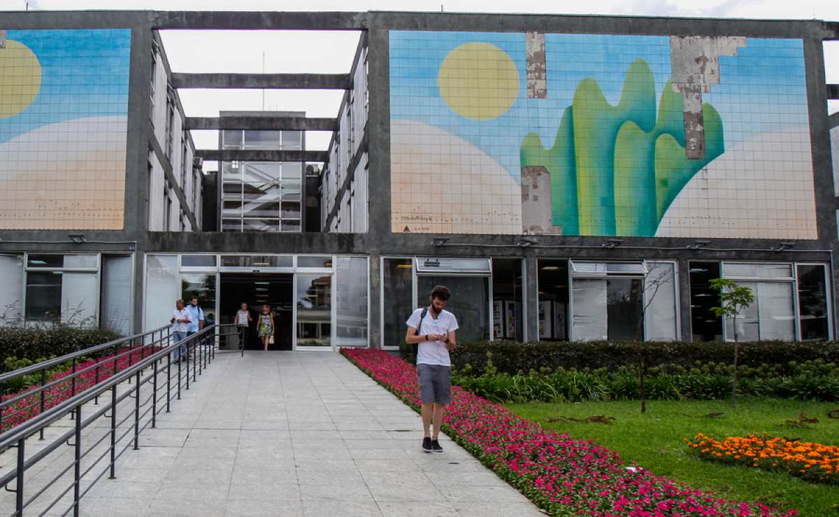 Fachada da sede administrativa da Prefeitura de Curitiba
