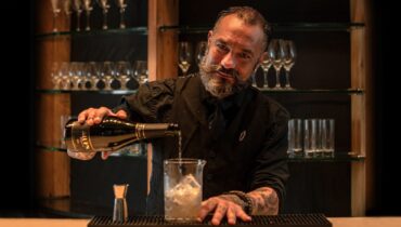 Pra 'começar' o ano, bar secreto de Curitiba promove Réveillon fora de época